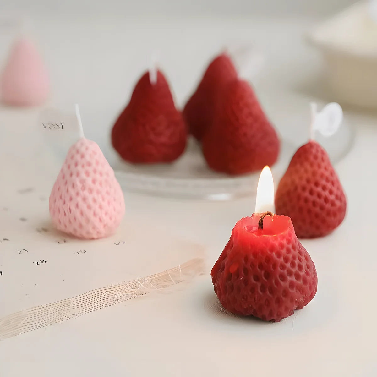 4pcs Strawberry - Shaped Miniature Scented Candles – Realistic Fruit-Scented Aromatherapy Candles Perfect for Trendy Photo Props